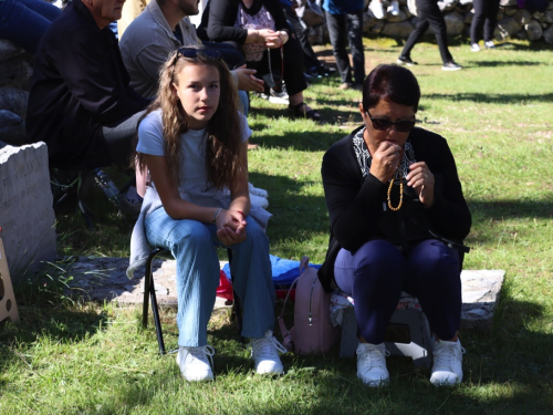FOTO/VIDEO: Tisuće hodočasnika okupilo se na Kedžari u spomen na Divu Grabovčevu