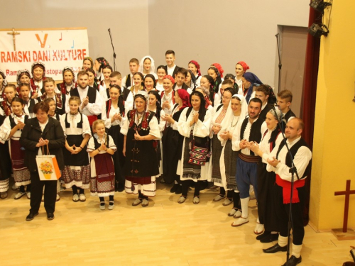 FOTO/VIDEO: Večer folklora u Prozoru