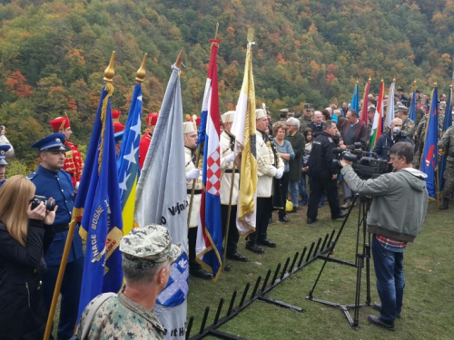 Molitveni pohod na Bobovac - Trebaju nam mudri ljudi i pošteni građani