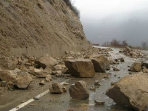 Prozor - Jablanica: Zbog odrona i dalje naizmjenično prometovanje