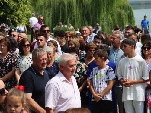 FOTO: Na Šćitu svečano proslavljena Velika Gospa i Mlada misa fra Mile Belje