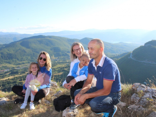 FOTO| Gmićani podigli križ na Makljenu