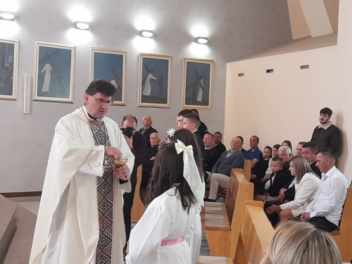 FOTO: Krizma i prva pričest u župi Uzdol