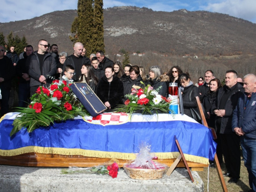 FOTO: Pokopan Marinko Zelenika, stotine ljudi na ispraćaju