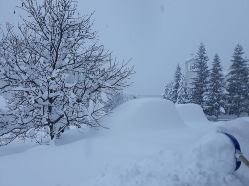 FOTO: Visina snijega na Orašcu 76 cm