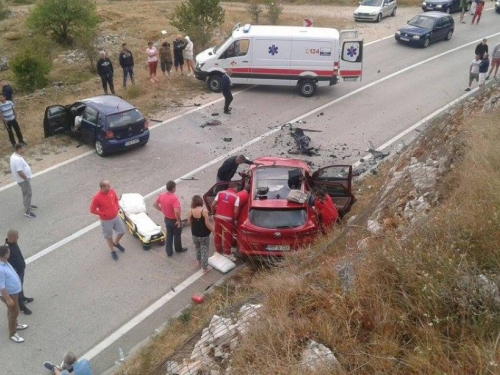 Tomislavgrad: U teškoj prometnoj nesreći povrijeđene tri osobe
