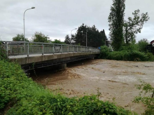 Proširena potraga za šestogodišnjim dječakom i Almirom Gluhićem