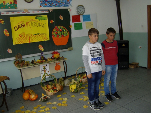 FOTO: Dani kruha i zahvalnosti za plodove zemlje u PŠ Lug