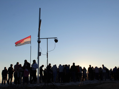 FOTO| Gmićani podigli križ na Makljenu