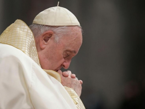 Papa Franjo zbog povišene temperature otkazao audijenciju