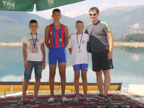 FOTO: Na Ramskom jezeru održana veslačka regata