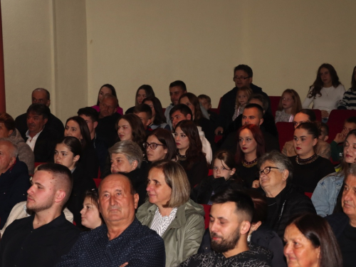 FOTO: Žarko Mađar u Prozoru predstavio svoj književni prvijenac