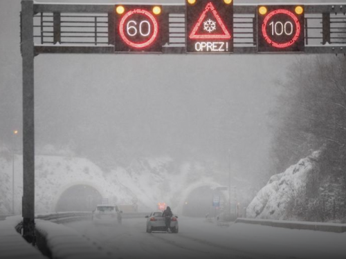 Snijeg u Hrvatskoj stvara probleme: Potpuni kaos na A1, HAK izdao upozorenje