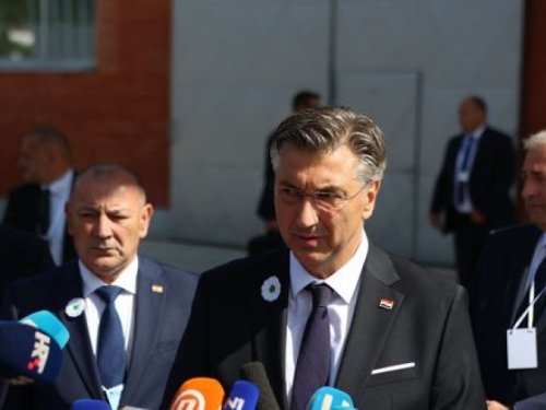 Plenković: Fotografije po Vukovaru? Nepotrebno!