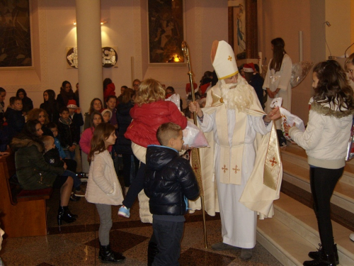 FOTO: Blagdan sv. Nikole radosno proslavljen u župi Prozor