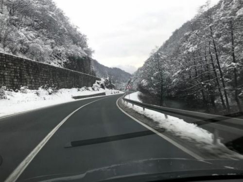 Stanje na cestama: Snijeg, odroni i kiša