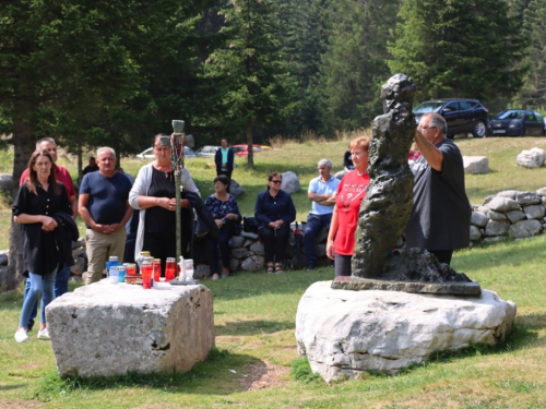 FOTO/VIDEO: Na Vranu služena sv. misa za poginule duvandžije