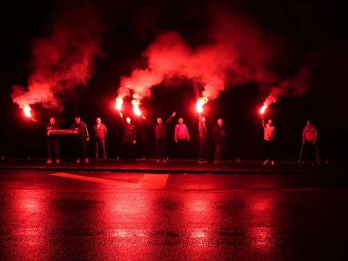 VIDEO/FOTO: Torcida Ripci - baklje za Vukovar