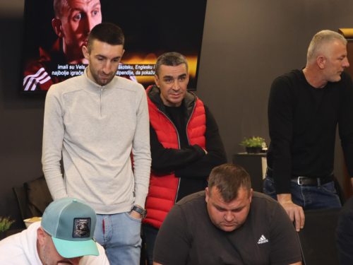 FOTO: Osam ekipa na turniru u prstenu: Vještina, tradicija i zabava u ''Ramskom Jezeru''