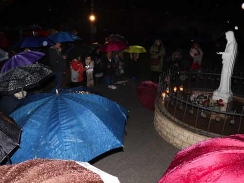 VIDEO/FOTO: U Podboru započela molitva krunice za domovinu