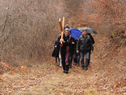 FOTO: Put križa u župi Uzdol - prva korizmena nedjelja