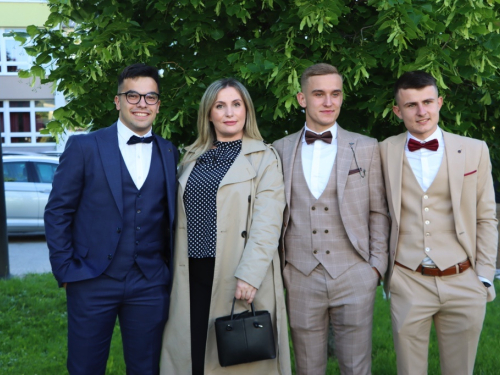 FOTO/VIDEO: Matura 2024. - Defile mladosti na ulicama Prozora