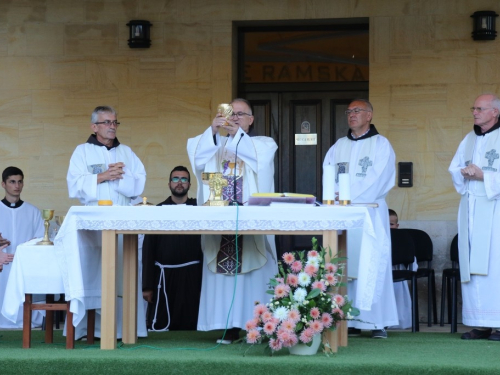 FOTO: Druga večer trodnevnice Maloj Gospi na Šćitu