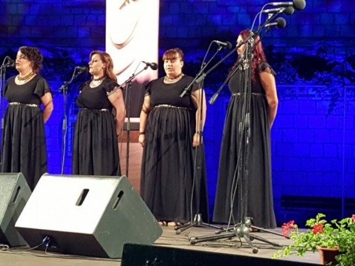 Sinoć održan Festival ‘Klape Gospi Sinjskoj’, nastupale i naše 'Arabelle'