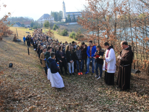 FOTO: Put križa kroz fratarski gaj na Šćitu