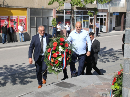 FOTO: Polaganjem vijenaca i svečanom sjednicom započelo obilježavanje Dana općine