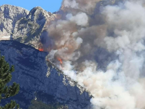 Zbog požara na Čvrsnici zatražena pomoć Oružanih snaga BiH