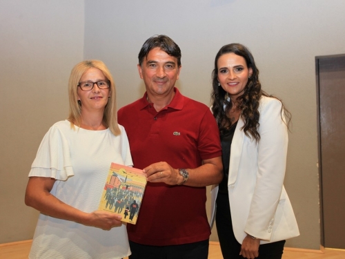 FOTO: Promovirana knjiga ''Nikada nećeš hodati sam'' autorice Adrijane Prskalo