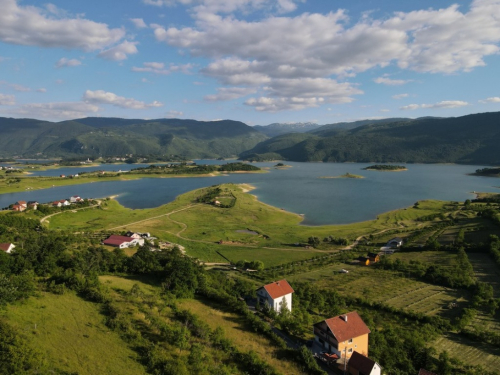 FOTO/VIDEO: Vikendice obitelji Bešker - idealno mjesto za odmor uz Ramsko jezero