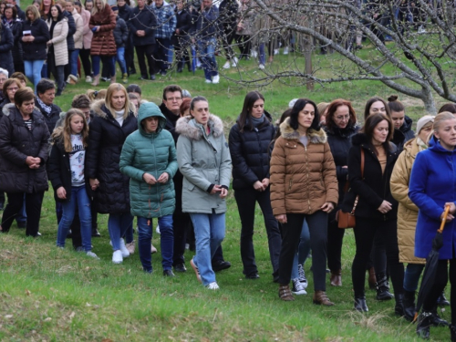 FOTO: Put križa kroz fratarski gaj na Šćitu