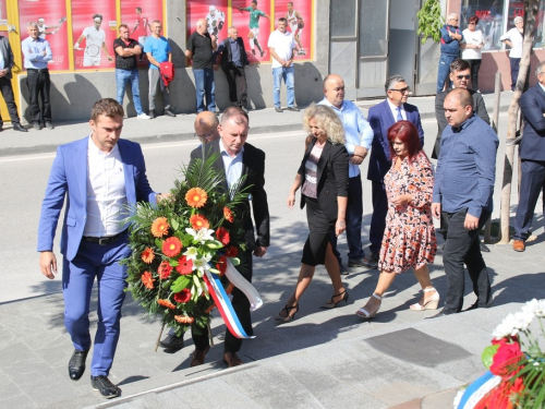 FOTO: Polaganjem vijenaca i svečanom sjednicom započelo obilježavanje Dana općine