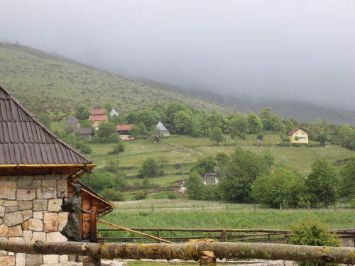 FOTO: Sve je spremno za otvaranje restorana na Zahumu