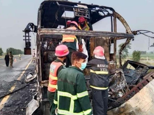 Dvadeset ljudi spaljeno, 15 ozlijeđeno u požaru u autobusu