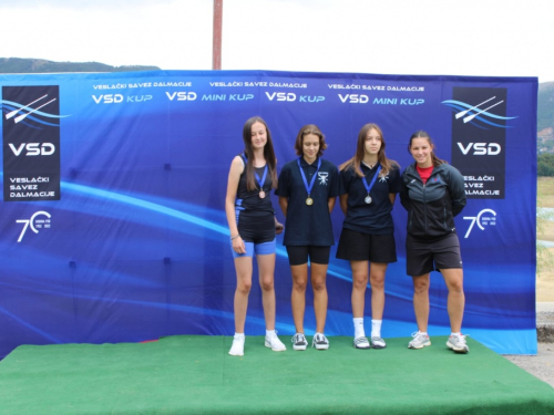FOTO: Na Ramskom jezeru održana 10. veslačka regata