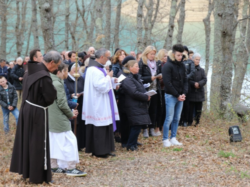 FOTO: Put križa kroz fratarski gaj na Šćitu