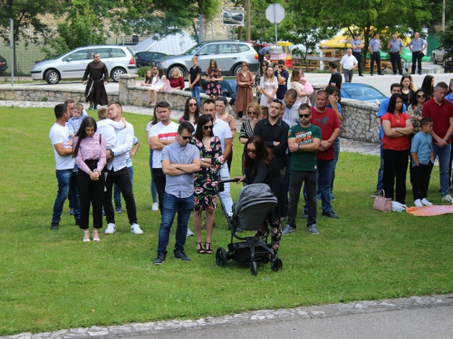 FOTO: Vanjska proslava sv. Ante u Gračacu