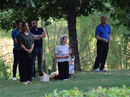 FOTO: Započela trodnevnica na Šćitu uoči Male Gospe, prvi dan posvećen školarcima
