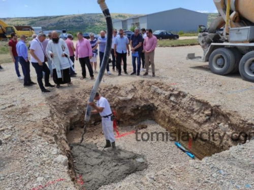 Tomislavgrad: Blagoslovom temelja, otvoreni radovi na novom proizvodnom pogonu tvrtke Metus