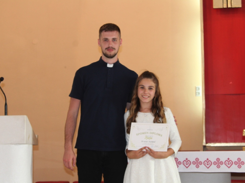 FOTO: U Prozoru održan 18. festival duhovne glazbe ''Djeca pjevaju Isusu''