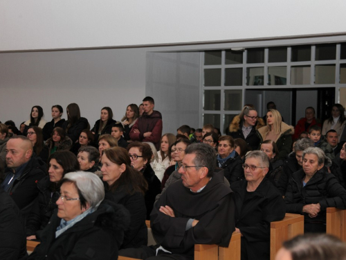 FOTO: Drugi dan duhovne obnove u župi Rumboci i koncert VS „Arabella“