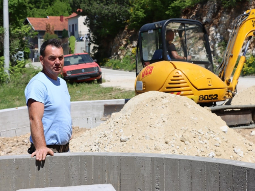 FOTO: Otpočeli radovi oko uređenja Gospinog trga