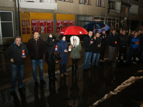 FOTO: U Prozoru zapaljene svijeće za tragično preminulog generala Slobodana Praljka