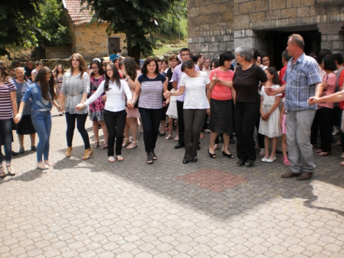 FOTO: Vanjska proslava sv. Ante u župi Gračac