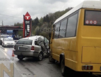 U teškoj nesreći u Travniku poginula jedna osoba, četiri ozlijeđene