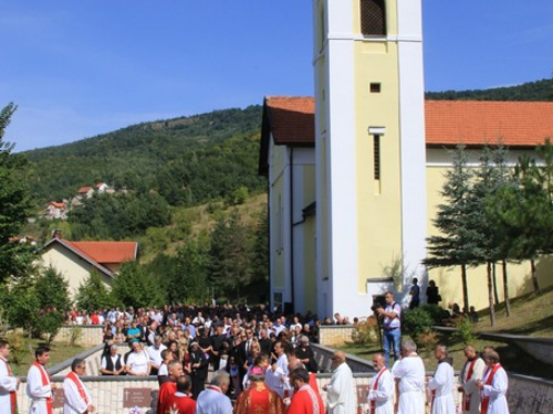 FOTO/VIDEO: Na Uzdolu obilježena 22. obljetnica stravičnog pokolja nad Hrvatima