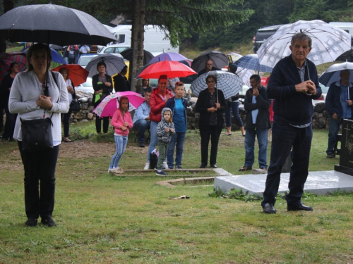 FOTO/VIDEO: Na Vranu služena sv. misa za poginule duvandžije